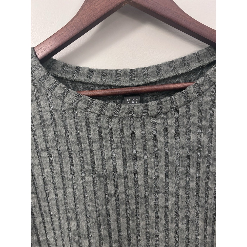 Soft ribbed SHEIN tee in gray size M. Relaxed fit.‎ 29" L 23" W - Picture 8 of 11